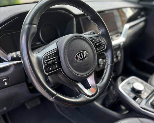 Серый Киа Niro, объемом двигателя 0 л и пробегом 73 тыс. км за 19200 $, фото 18 на Automoto.ua
