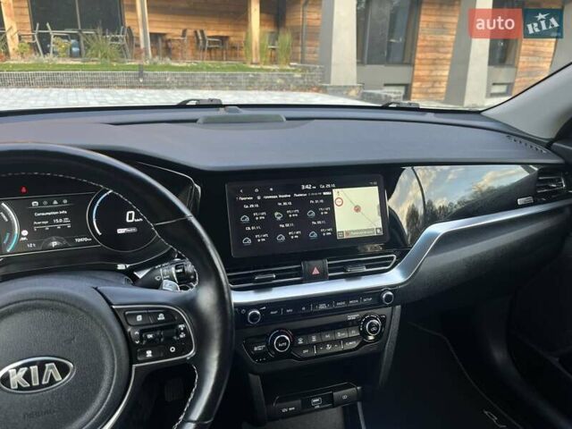 Серый Киа Niro, объемом двигателя 0 л и пробегом 72 тыс. км за 19750 $, фото 32 на Automoto.ua