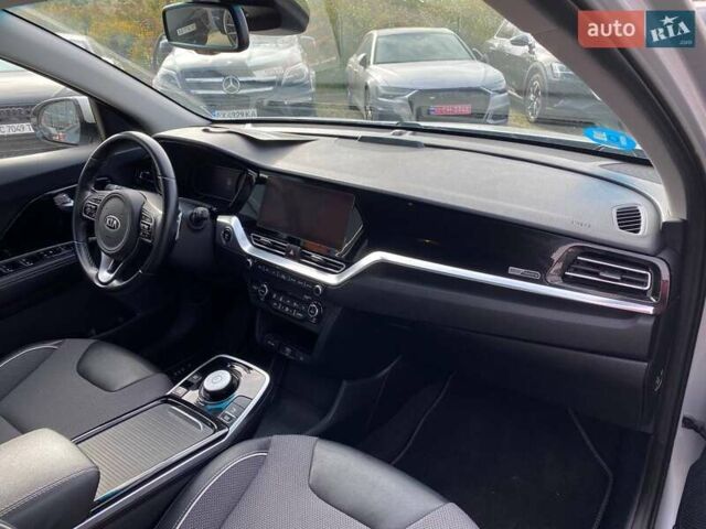 Серый Киа Niro, объемом двигателя 0 л и пробегом 82 тыс. км за 19600 $, фото 9 на Automoto.ua