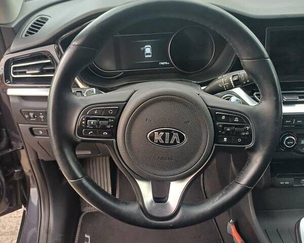 Серый Киа Niro, объемом двигателя 0 л и пробегом 170 тыс. км за 18600 $, фото 3 на Automoto.ua