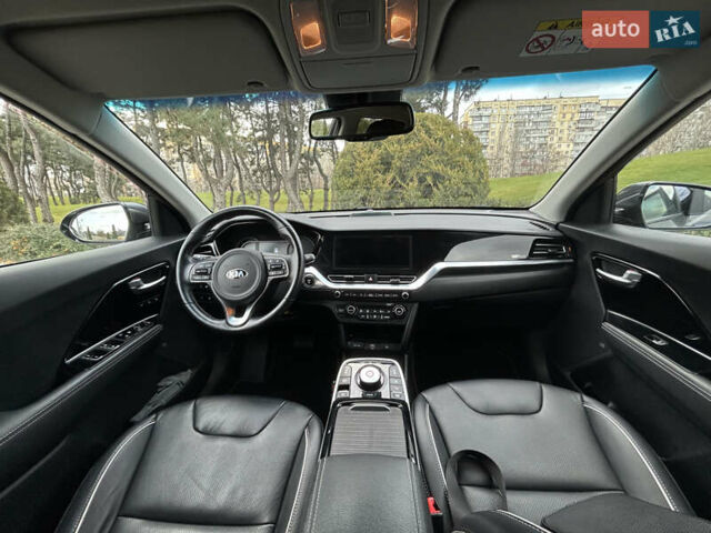 Сірий Кіа Niro, об'ємом двигуна 0 л та пробігом 113 тис. км за 19580 $, фото 34 на Automoto.ua