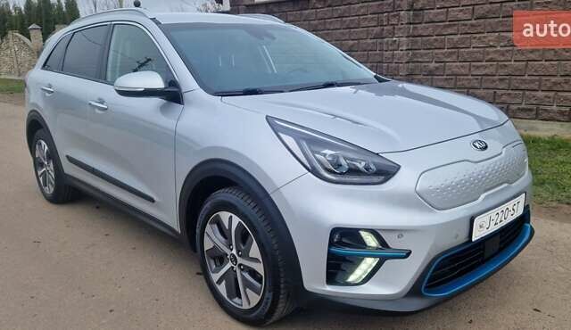 Серый Киа Niro, объемом двигателя 0 л и пробегом 167 тыс. км за 18400 $, фото 7 на Automoto.ua