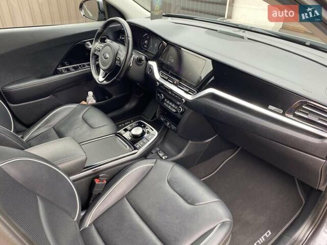 Серый Киа Niro, объемом двигателя 0 л и пробегом 117 тыс. км за 20470 $, фото 27 на Automoto.ua