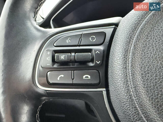 Серый Киа Niro, объемом двигателя 0 л и пробегом 126 тыс. км за 21500 $, фото 18 на Automoto.ua