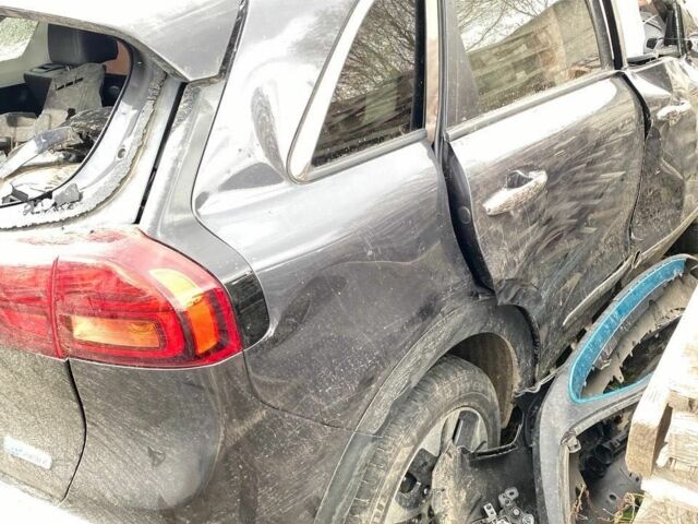 Серый Киа Niro, объемом двигателя 0 л и пробегом 90 тыс. км за 6000 $, фото 7 на Automoto.ua