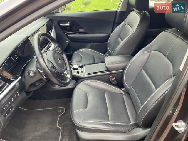 Серый Киа Niro, объемом двигателя 0 л и пробегом 117 тыс. км за 20470 $, фото 16 на Automoto.ua