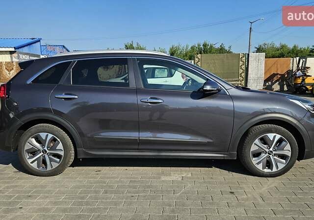 Серый Киа Niro, объемом двигателя 0 л и пробегом 145 тыс. км за 18800 $, фото 11 на Automoto.ua