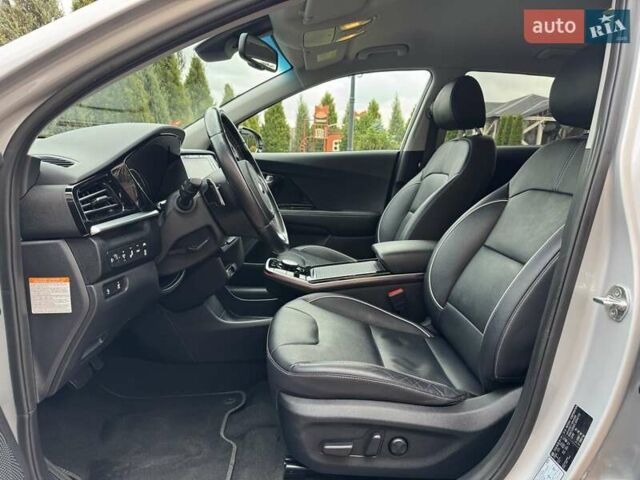 Сірий Кіа Niro, об'ємом двигуна 0 л та пробігом 118 тис. км за 19300 $, фото 67 на Automoto.ua
