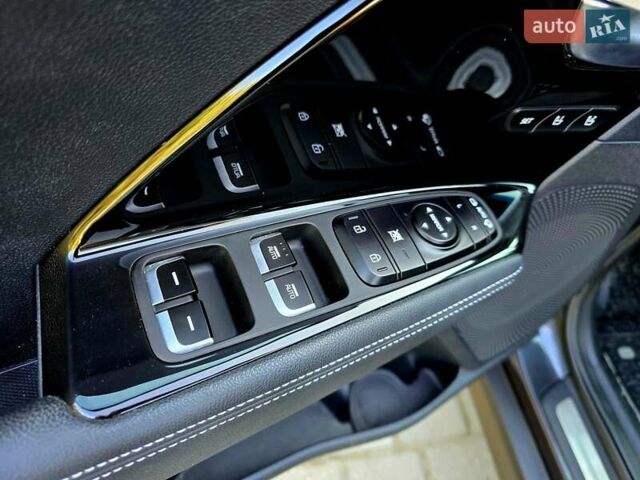 Серый Киа Niro, объемом двигателя 0 л и пробегом 70 тыс. км за 18800 $, фото 20 на Automoto.ua