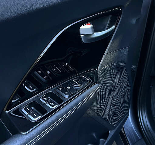 Сірий Кіа Niro, об'ємом двигуна 0 л та пробігом 114 тис. км за 19400 $, фото 16 на Automoto.ua