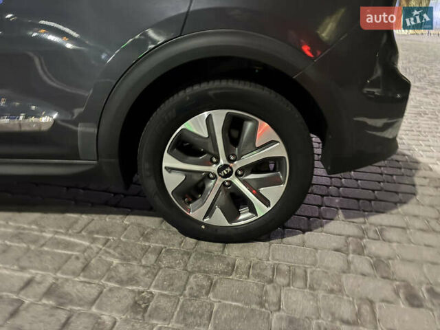 Серый Киа Niro, объемом двигателя 0 л и пробегом 116 тыс. км за 17999 $, фото 13 на Automoto.ua