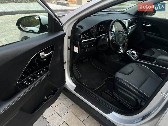 Серый Киа Niro, объемом двигателя 0 л и пробегом 72 тыс. км за 19750 $, фото 15 на Automoto.ua