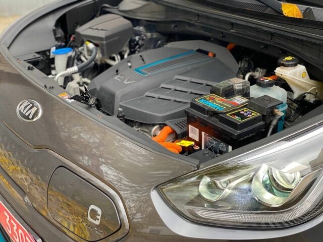 Киа Niro 2020 в Тернополе на Automoto.ua Серый Киа Niro, объемом двигателя 0 л и пробегом 149 тыс. км за 18700 $, фото 23 на Automoto.ua