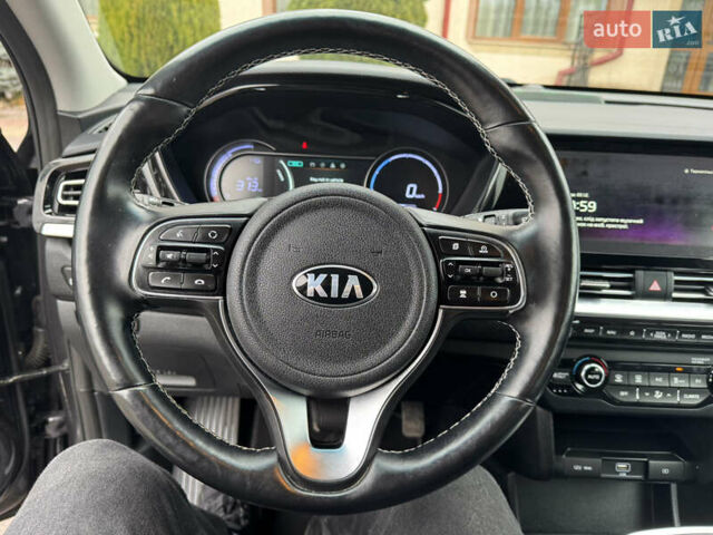 Серый Киа Niro, объемом двигателя 0 л и пробегом 158 тыс. км за 17750 $, фото 70 на Automoto.ua