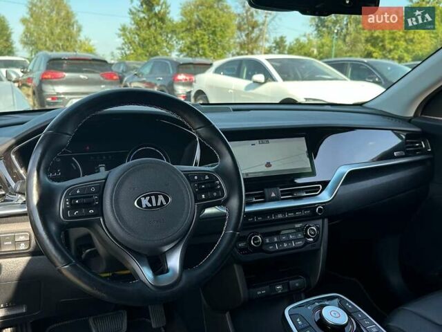 Сірий Кіа Niro, об'ємом двигуна 0 л та пробігом 76 тис. км за 22700 $, фото 18 на Automoto.ua