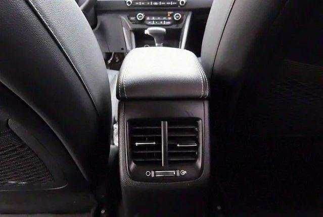 Серый Киа Niro, объемом двигателя 0 л и пробегом 44 тыс. км за 17500 $, фото 11 на Automoto.ua