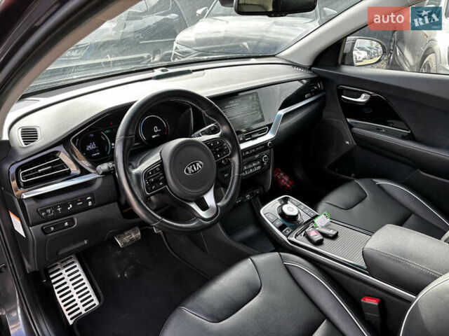 Серый Киа Niro, объемом двигателя 0 л и пробегом 110 тыс. км за 21200 $, фото 25 на Automoto.ua