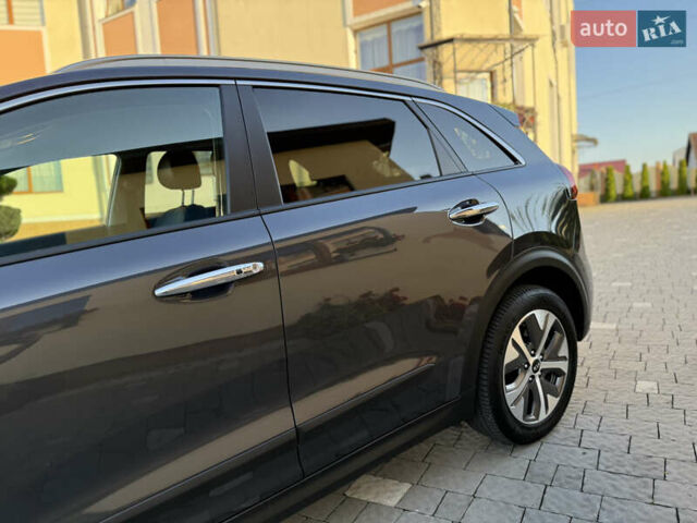Серый Киа Niro, объемом двигателя 0 л и пробегом 145 тыс. км за 18800 $, фото 31 на Automoto.ua