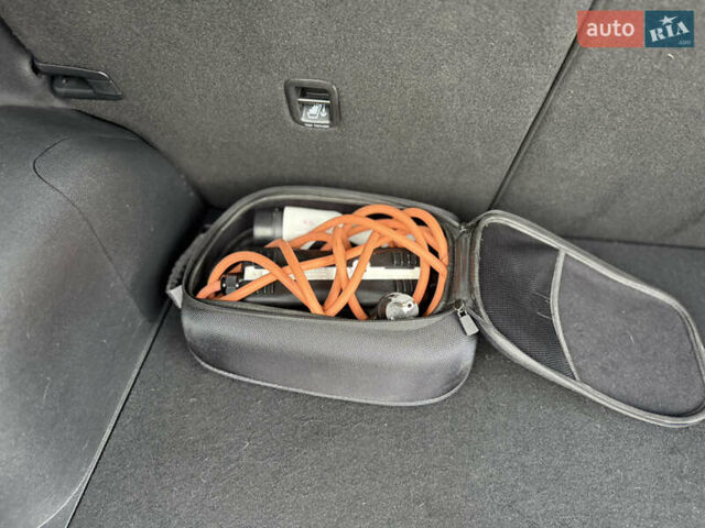 Киа Niro 2020 в Калуше на Automoto.ua Серый Киа Niro, объемом двигателя 1.58 л и пробегом 102 тыс. км за 19600 $, фото 42 на Automoto.ua