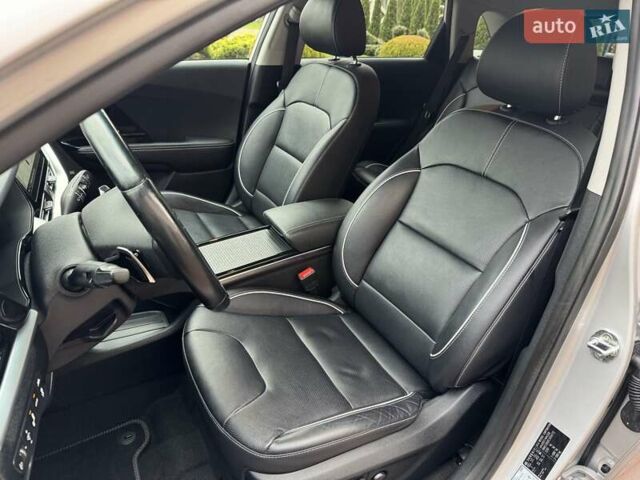 Сірий Кіа Niro, об'ємом двигуна 0 л та пробігом 118 тис. км за 19300 $, фото 69 на Automoto.ua