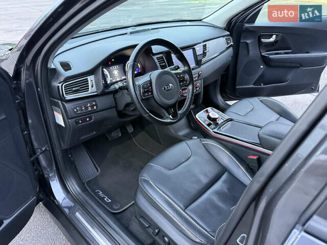 Серый Киа Niro, объемом двигателя 0 л и пробегом 165 тыс. км за 18000 $, фото 45 на Automoto.ua