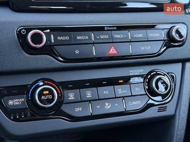 Кіа Niro 2020 у Чернівцях на Automoto.ua Сірий Кіа Niro, об'ємом двигуна 0 л та пробігом 12 тис. км за 19100 $, фото 14 на Automoto.ua