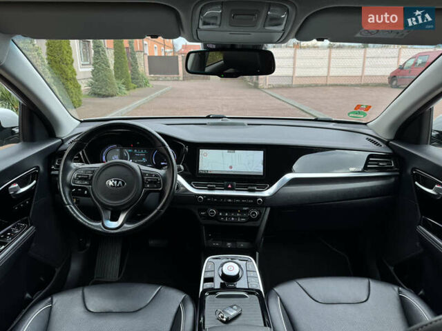 Серый Киа Niro, объемом двигателя 0 л и пробегом 118 тыс. км за 19350 $, фото 116 на Automoto.ua