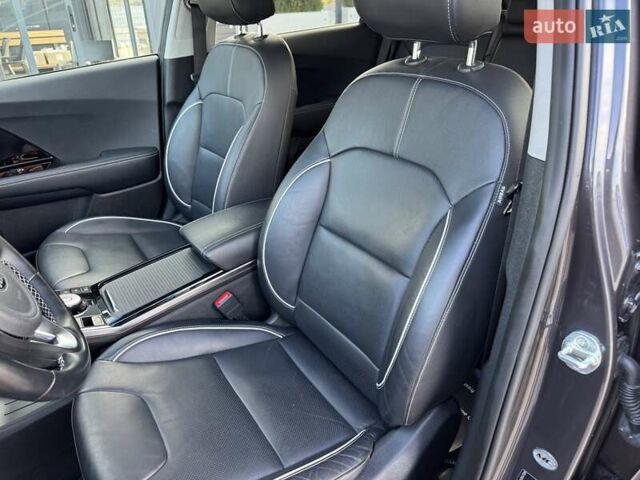Серый Киа Niro, объемом двигателя 0 л и пробегом 142 тыс. км за 18900 $, фото 19 на Automoto.ua
