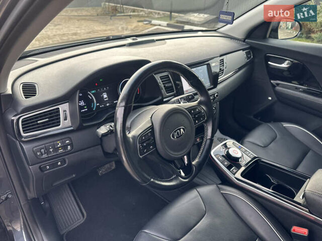Серый Киа Niro, объемом двигателя 0 л и пробегом 102 тыс. км за 18500 $, фото 30 на Automoto.ua
