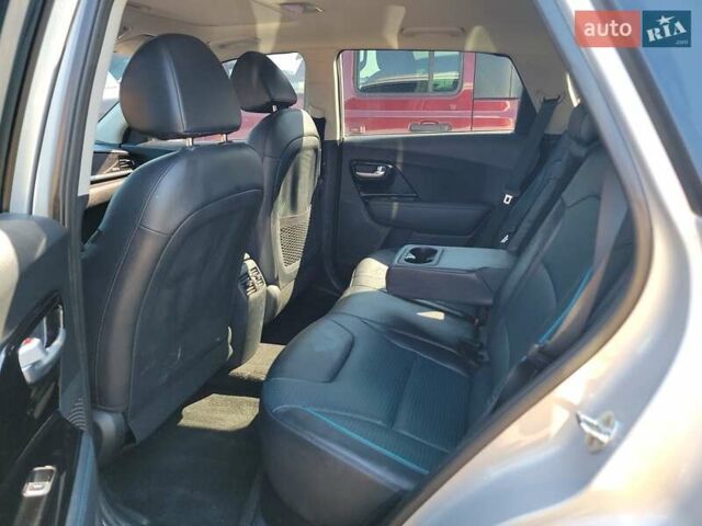 Сірий Кіа Niro, об'ємом двигуна 0 л та пробігом 76 тис. км за 13000 $, фото 12 на Automoto.ua