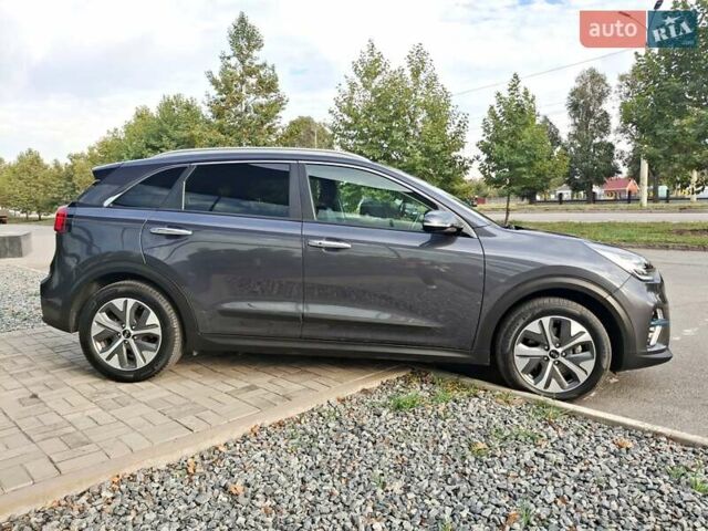 Сірий Кіа Niro, об'ємом двигуна 0 л та пробігом 126 тис. км за 20900 $, фото 7 на Automoto.ua