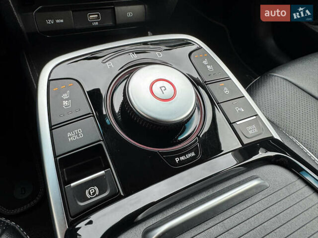 Серый Киа Niro, объемом двигателя 0 л и пробегом 118 тыс. км за 19350 $, фото 91 на Automoto.ua