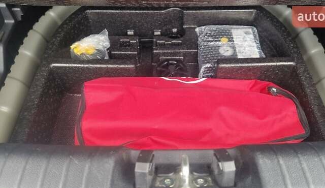 Серый Киа Niro, объемом двигателя 0 л и пробегом 167 тыс. км за 18400 $, фото 28 на Automoto.ua