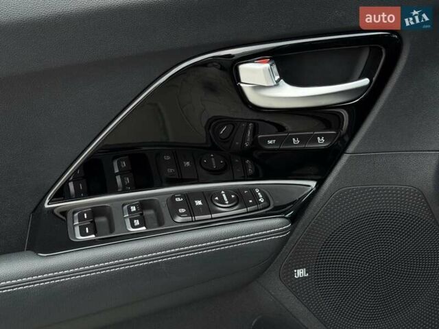 Серый Киа Niro, объемом двигателя 0 л и пробегом 150 тыс. км за 18500 $, фото 37 на Automoto.ua