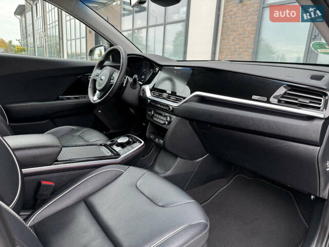 Серый Киа Niro, объемом двигателя 0 л и пробегом 139 тыс. км за 18900 $, фото 58 на Automoto.ua