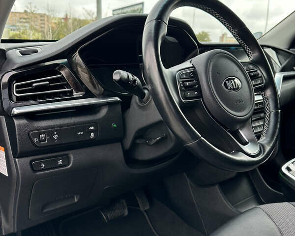 Серый Киа Niro, объемом двигателя 0 л и пробегом 128 тыс. км за 19400 $, фото 51 на Automoto.ua