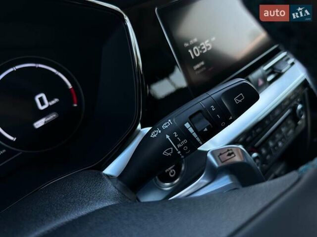 Серый Киа Niro, объемом двигателя 0 л и пробегом 97 тыс. км за 23200 $, фото 41 на Automoto.ua