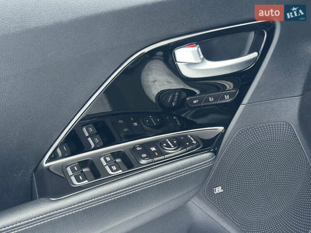 Серый Киа Niro, объемом двигателя 0 л и пробегом 102 тыс. км за 18500 $, фото 31 на Automoto.ua