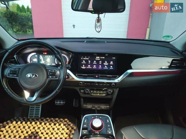 Серый Киа Niro, объемом двигателя 0 л и пробегом 113 тыс. км за 21200 $, фото 4 на Automoto.ua