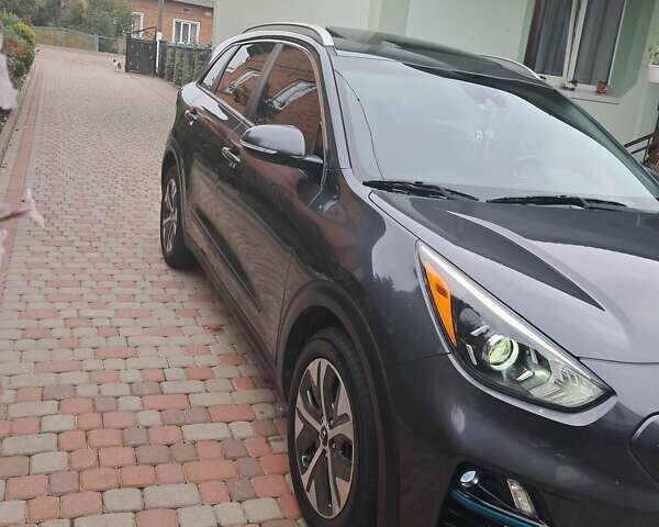 Серый Киа Niro, объемом двигателя 0 л и пробегом 89 тыс. км за 20500 $, фото 3 на Automoto.ua