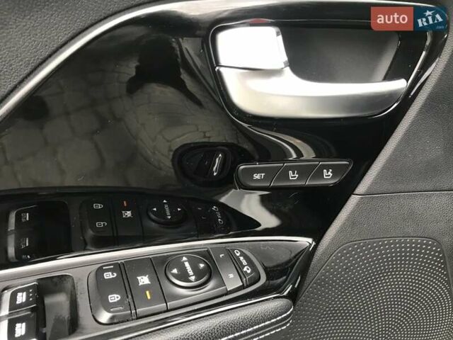 Серый Киа Niro, объемом двигателя 0 л и пробегом 90 тыс. км за 19900 $, фото 31 на Automoto.ua