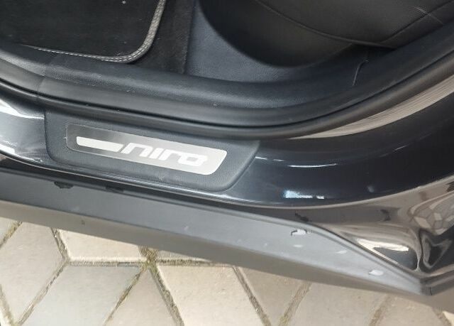 Серый Киа Niro, объемом двигателя 0 л и пробегом 114 тыс. км за 18500 $, фото 7 на Automoto.ua