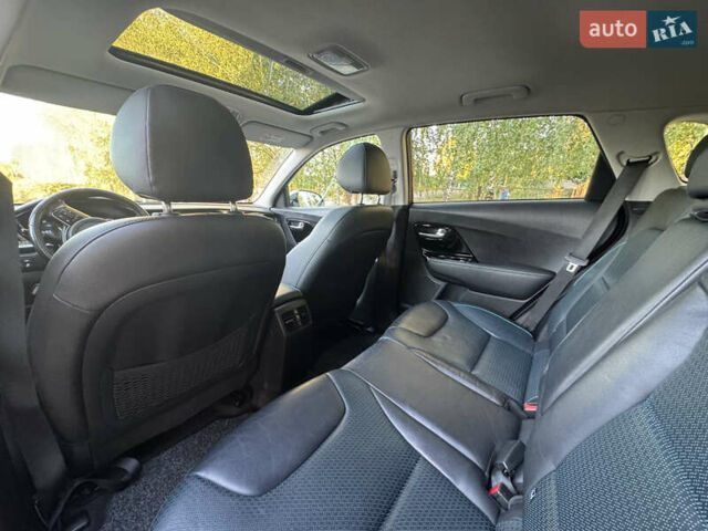 Серый Киа Niro, объемом двигателя 0 л и пробегом 149 тыс. км за 19900 $, фото 15 на Automoto.ua