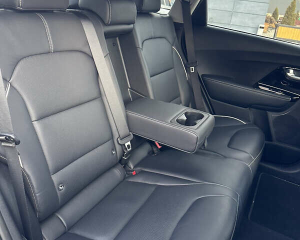 Серый Киа Niro, объемом двигателя 0 л и пробегом 102 тыс. км за 18500 $, фото 20 на Automoto.ua