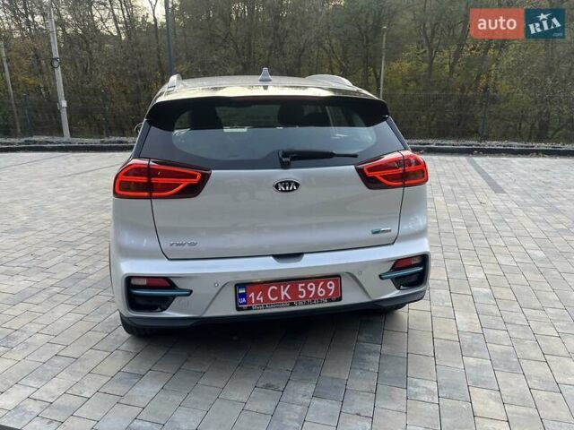Серый Киа Niro, объемом двигателя 0 л и пробегом 72 тыс. км за 19750 $, фото 9 на Automoto.ua