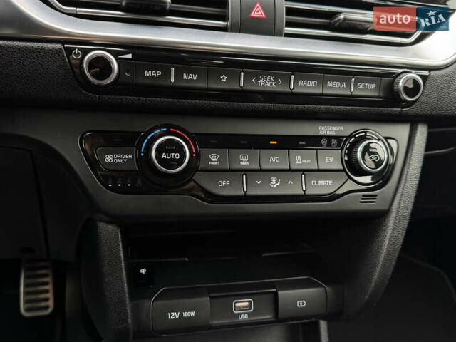 Серый Киа Niro, объемом двигателя 0 л и пробегом 139 тыс. км за 18900 $, фото 75 на Automoto.ua