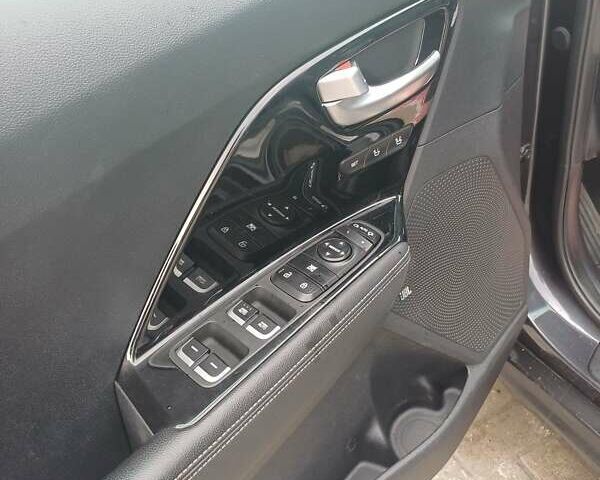 Серый Киа Niro, объемом двигателя 0 л и пробегом 170 тыс. км за 18600 $, фото 4 на Automoto.ua