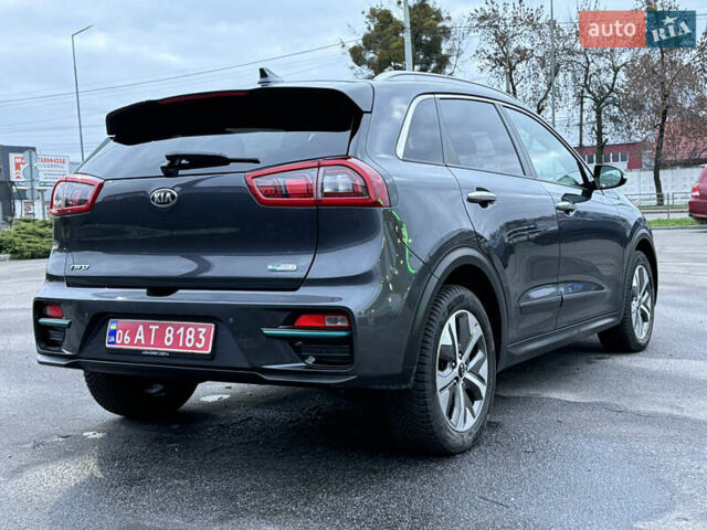 Серый Киа Niro, объемом двигателя 0 л и пробегом 165 тыс. км за 18000 $, фото 10 на Automoto.ua