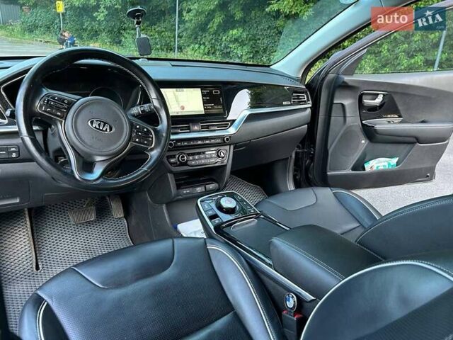 Серый Киа Niro, объемом двигателя 0 л и пробегом 160 тыс. км за 19200 $, фото 23 на Automoto.ua