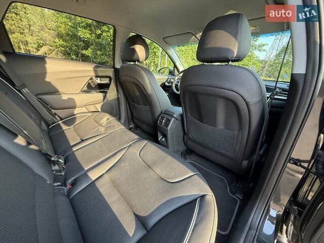 Серый Киа Niro, объемом двигателя 0 л и пробегом 57 тыс. км за 23299 $, фото 48 на Automoto.ua